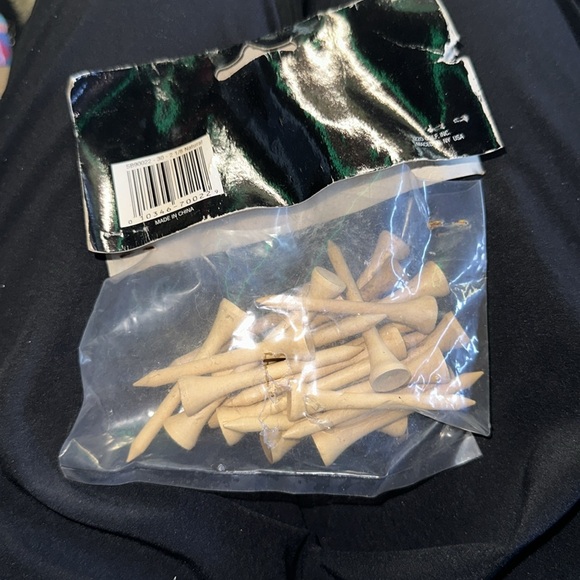 Titleist DT Solo 3 pack of golf balls and 2 1/8” wood tees South Bay bundle - Picture 9 of 9